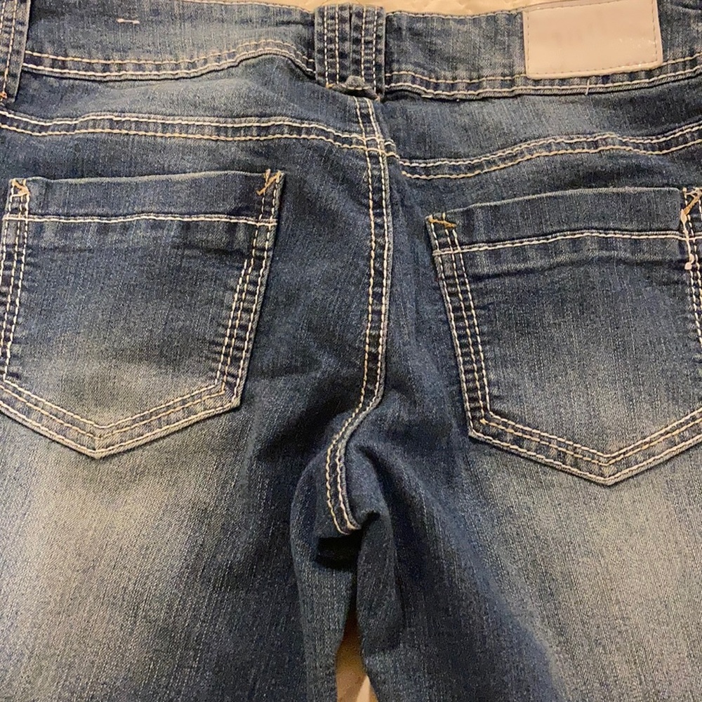 Jade Jeans 7/8 distressed in like new condition - Picture 9 of 10